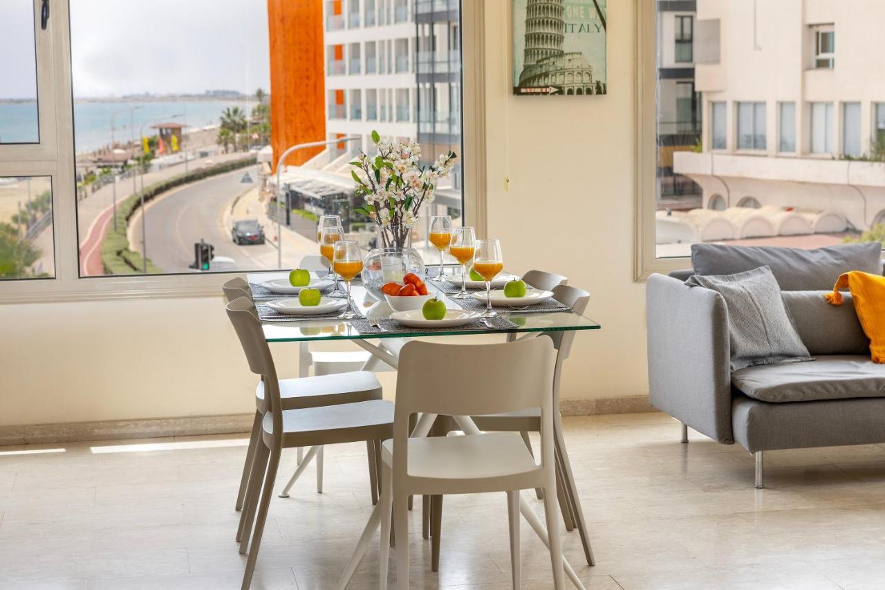 Mackenzie Beachfront Eftyhia Suite لارنكا المظهر الخارجي الصورة