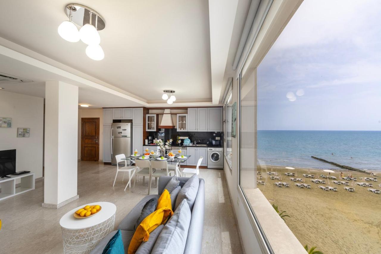 Mackenzie Beachfront Eftyhia Suite لارنكا المظهر الخارجي الصورة