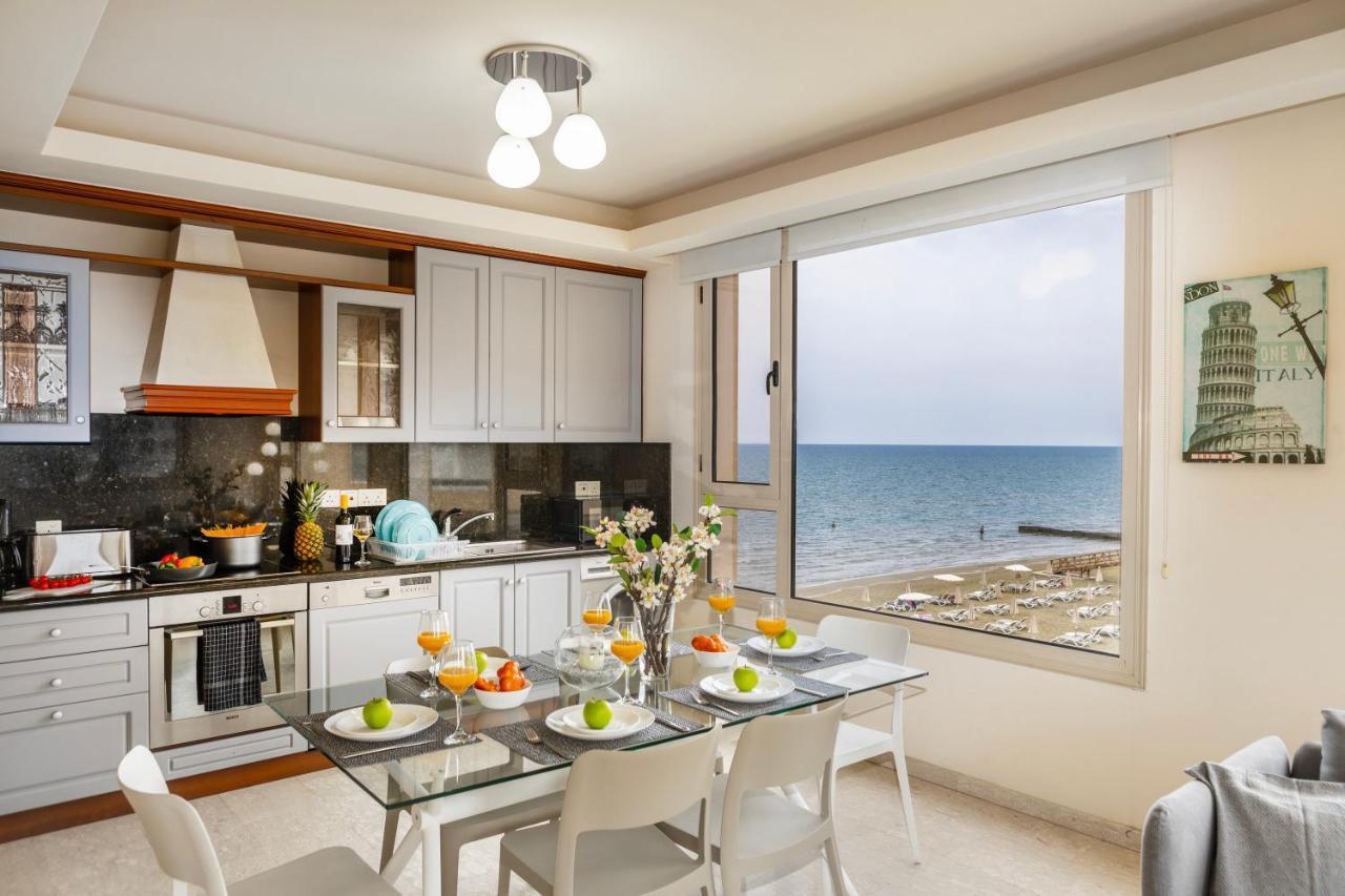 Mackenzie Beachfront Eftyhia Suite لارنكا المظهر الخارجي الصورة