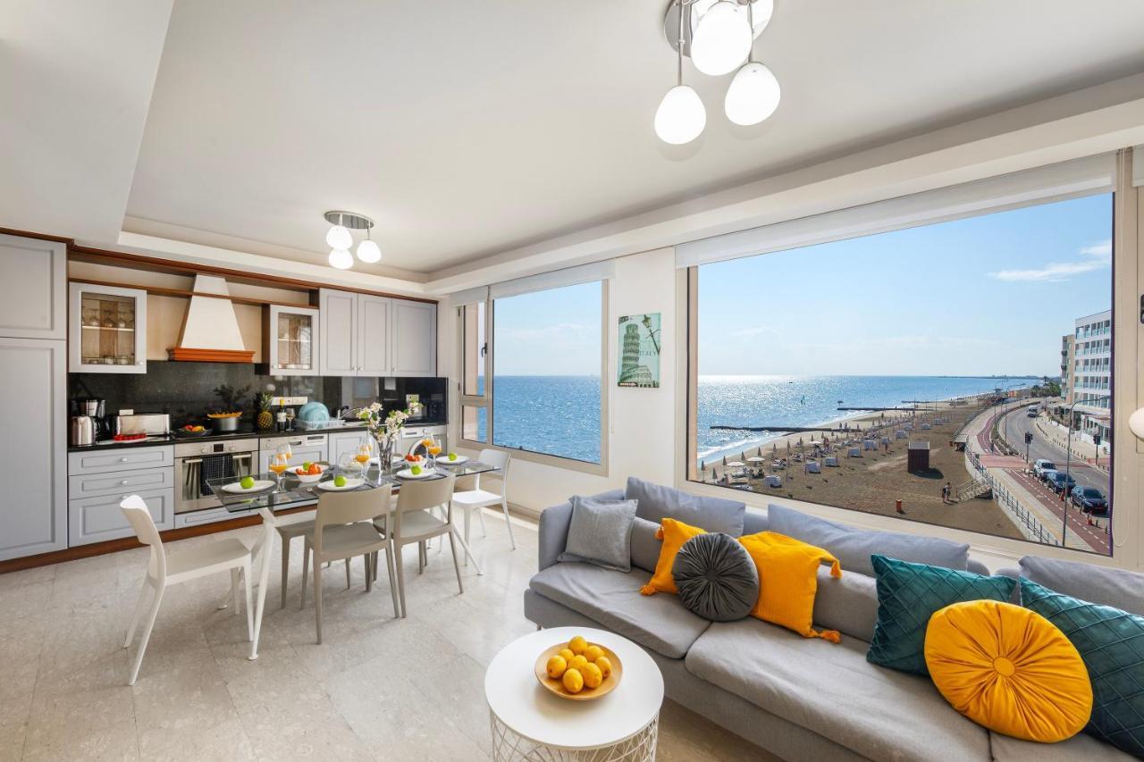 Mackenzie Beachfront Eftyhia Suite لارنكا المظهر الخارجي الصورة