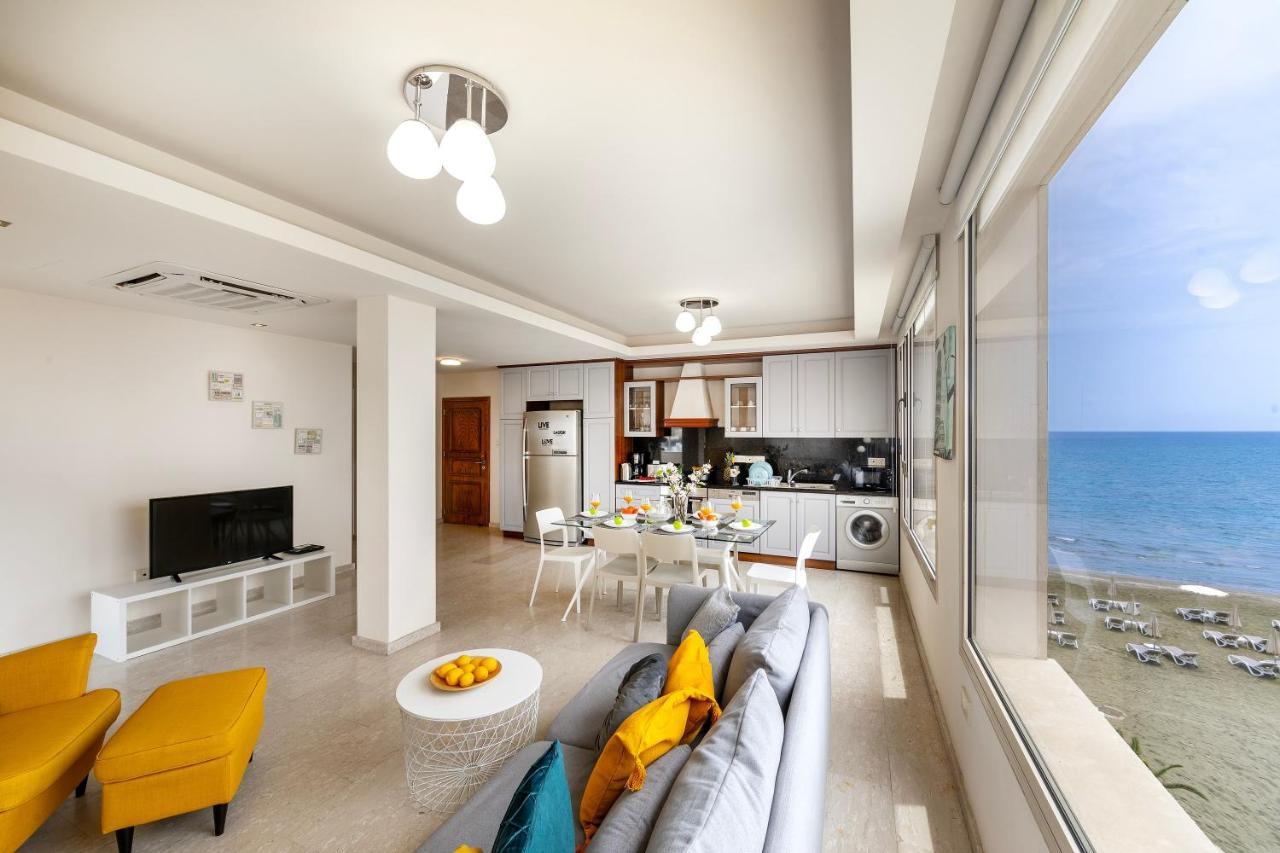 Mackenzie Beachfront Eftyhia Suite لارنكا المظهر الخارجي الصورة